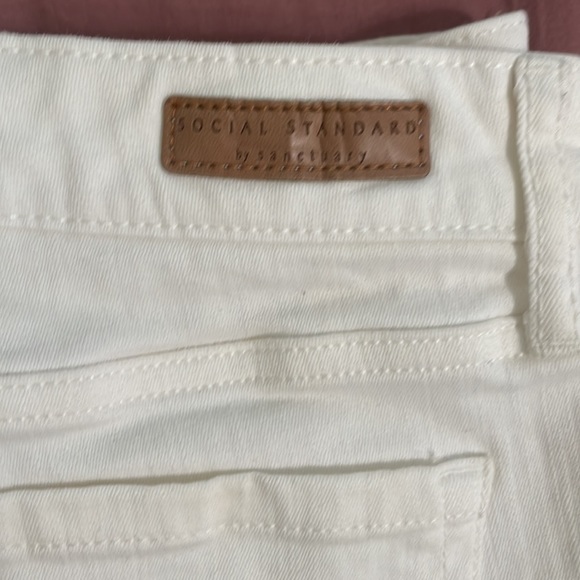 White pants - Picture 4 of 5